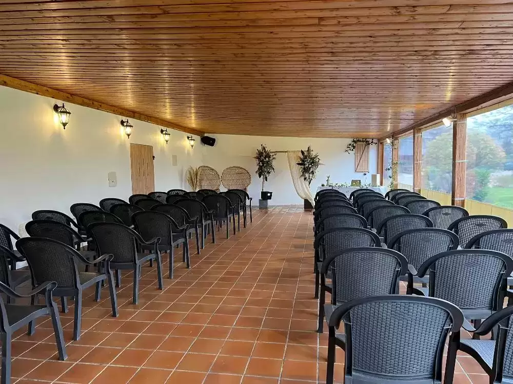 Préau intérieur pour votre cérémonie laïque Préau intérieur pour votre cérémonie laïque