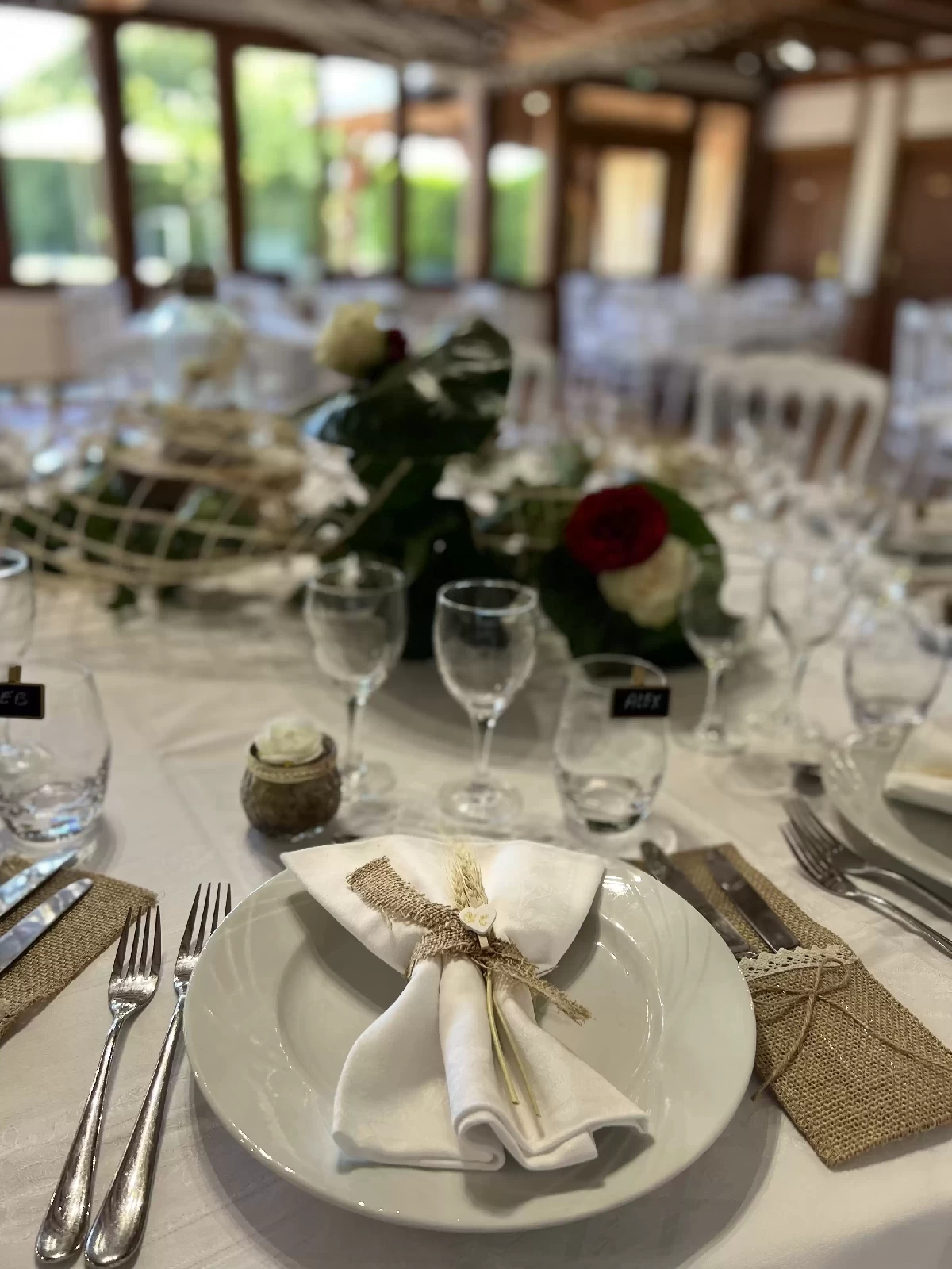 Idée de décoration de table de mariage au Val Sarah