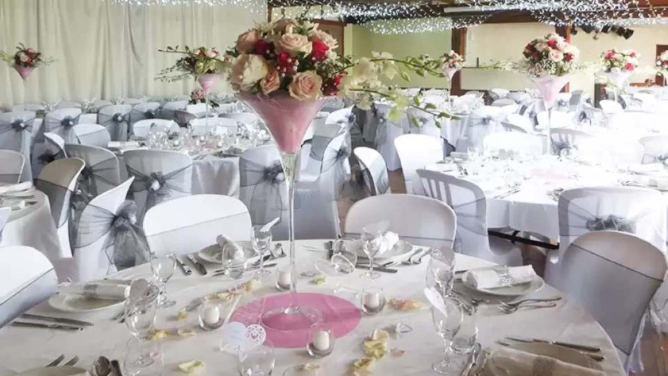 Installation table ronde pour un mariage Val Sarah (Rouen)