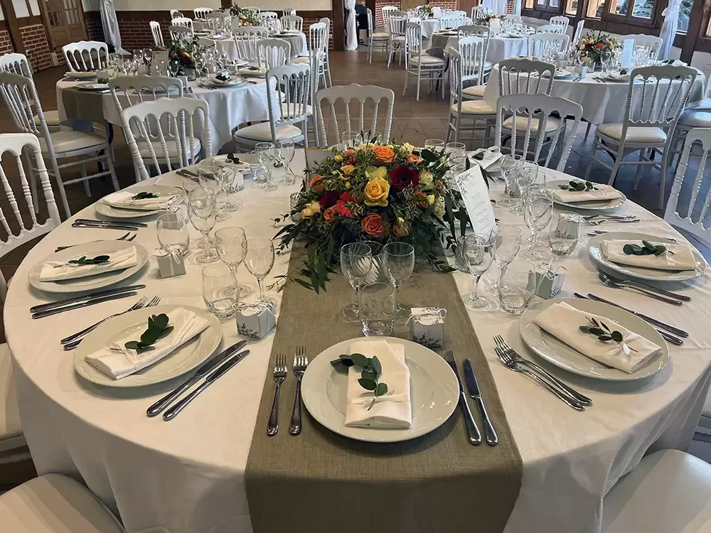 Table ronde pour un mariage au Val Sarah (Normandie)